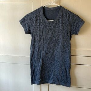 Lululemon running top size 6